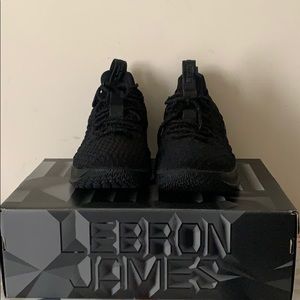 Lebron XV Low